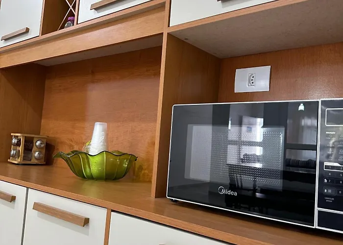 Casa Temporada 02 Dormitorios Com Ar Condicionado E Piscina Guaruja